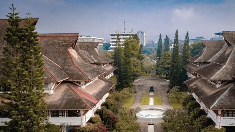 Biaya Kuliah ITB dan Prospek Karier: Sebandingkah?