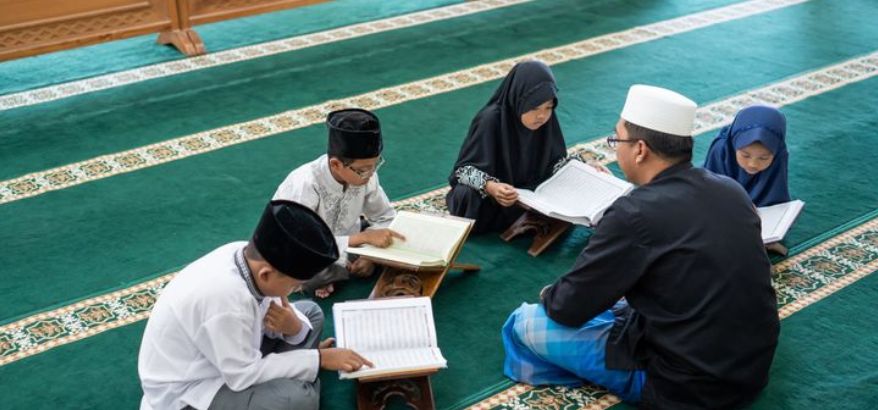 Ibadah dan Al Quran: Panduan Spiritual di Era Digital