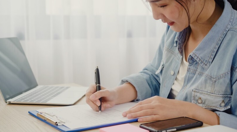 Apa Itu Tes TOEFL? Cara Mengatasi Kesulitan dalam Bagian Speaking