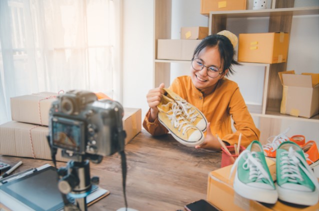 Review oleh Blogger dan Perannya dalam Membangun Keyakinan Konsumen Digital