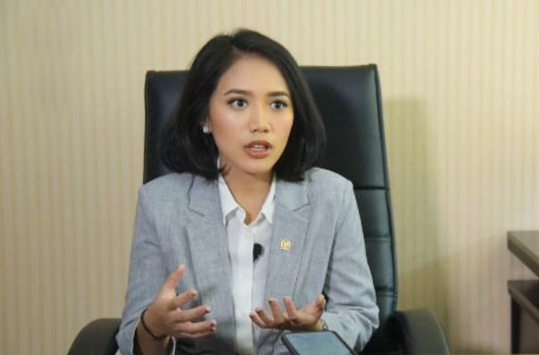 Profil Puteri Komarudin